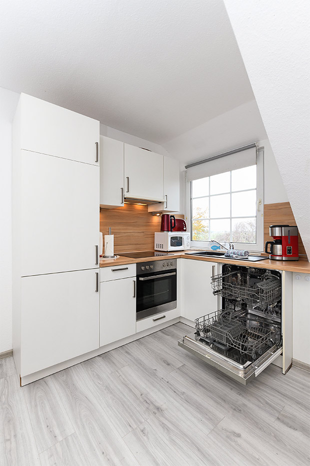 Ferienwohnung „Linde“ - Wohn- und Schlafraum mit räumlich abgeteiltem Küchenbereich