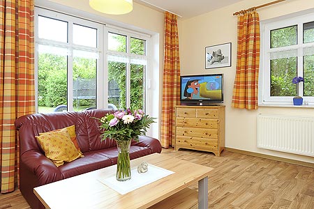 Ferienwohnung „Flut“ - Wohnzimmer mit integriertem Küchenbereich