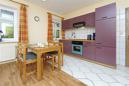 Ferienwohnung „Flut“ - Wohnzimmer mit integriertem Küchenbereich