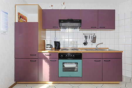 Ferienwohnung „Meer“ - Wohnzimmer mit integriertem Küchenbereich