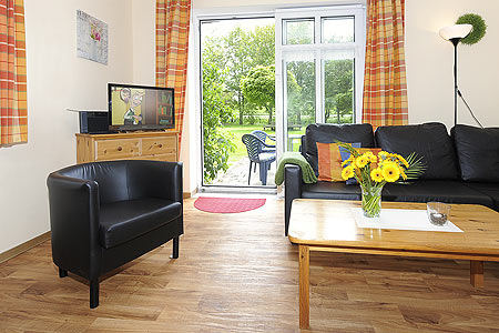 Ferienwohnung „Robbe“ - Wohnzimmer mit integriertem Küchenbereich