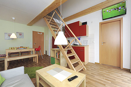 Ferienwohnung „Strand“ - Wohnzimmer mit integriertem Küchenbereich