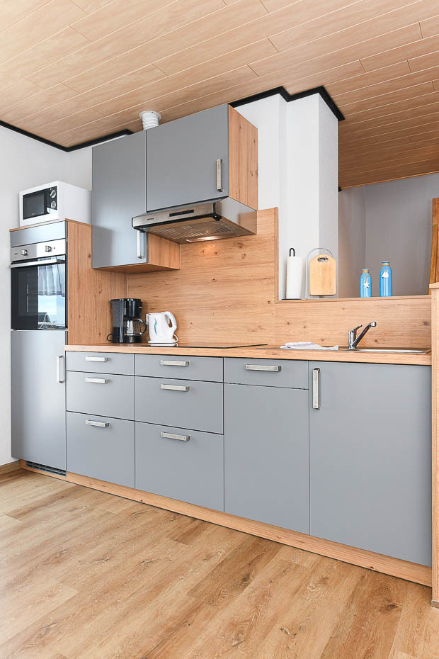 Ferienwohnung „Luuv“ - Wohnzimmer mit integriertem Küchenbereich