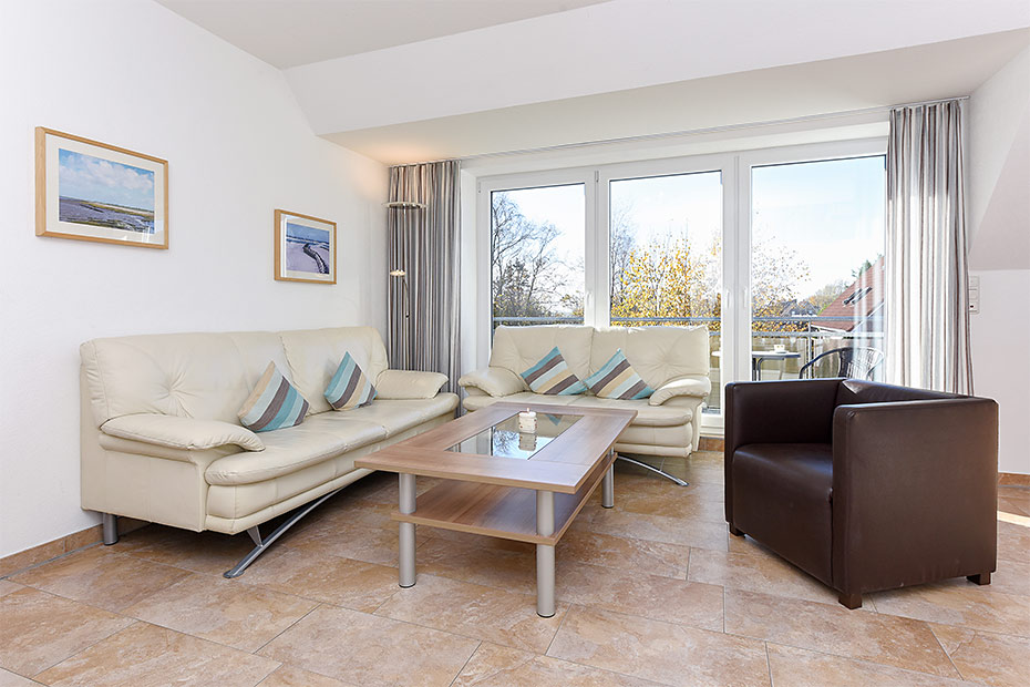 Ferienwohnung „Mittelriff“ - Wohnzimmer mit integriertem Küchenbereich