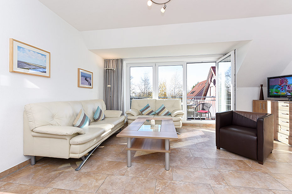 Ferienwohnung „Mittelriff“ - Wohnzimmer mit integriertem Küchenbereich