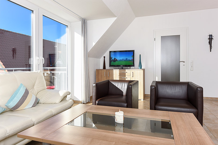 Ferienwohnung „Mittelriff“ - Wohnzimmer mit integriertem Küchenbereich