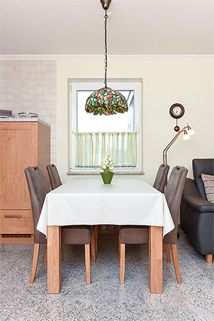 Ferienwohnung „Ruteplate“ - Wohnzimmer mit integriertem Küchenbereich