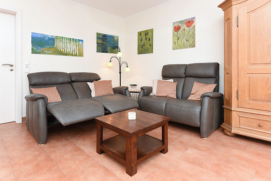 Ferienwohnung „Westerplate“ - Wohnzimmer mit integriertem Küchenbereich