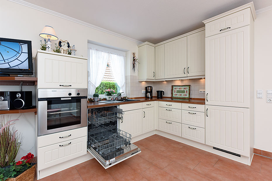 Ferienwohnung „Westerplate“ - Wohnzimmer mit integriertem Küchenbereich