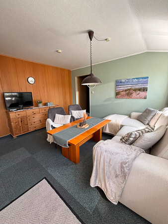 Ferienwohnung 3 - Wohnzimmer mit integriertem Küchenbereich