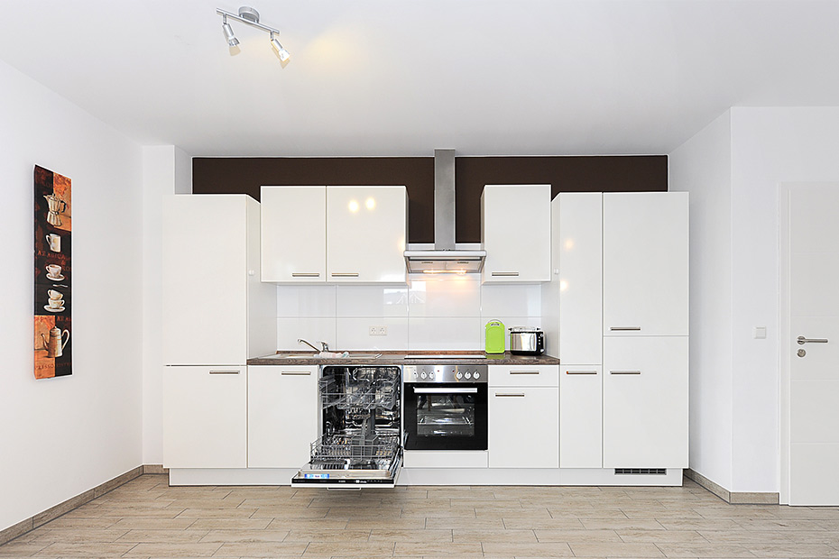 Ferienwohnung „Deichjuwel“ - Wohnzimmer mit integriertem Küchenbereich