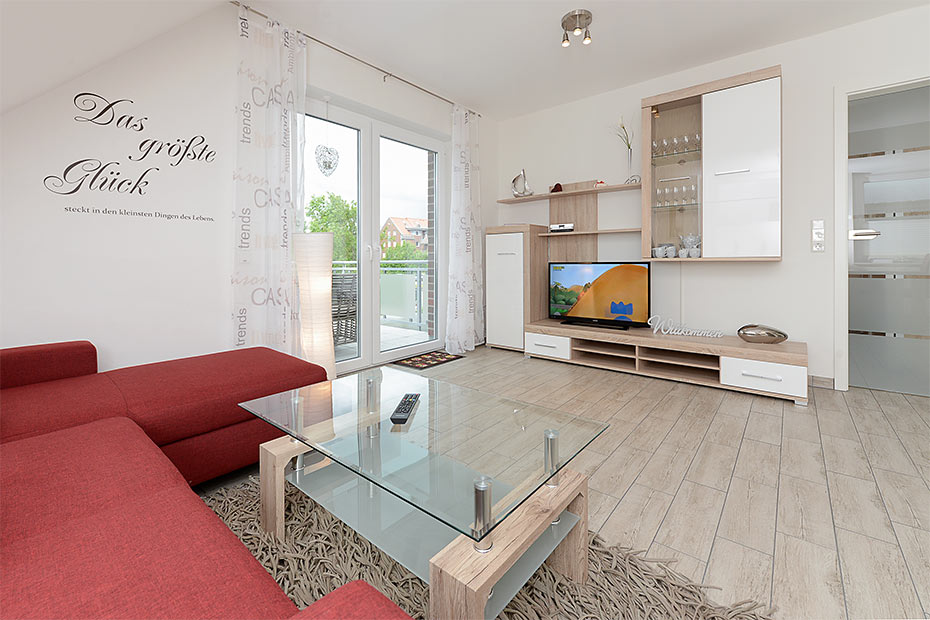 Ferienwohnung „Deichliebe“ - Wohnzimmer mit integriertem Küchenbereich
