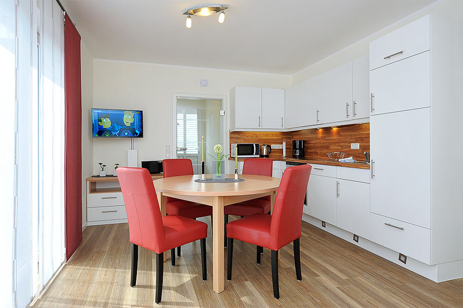 Ferienwohnung „Deichoase“ - Wohnzimmer mit integriertem Küchenbereich