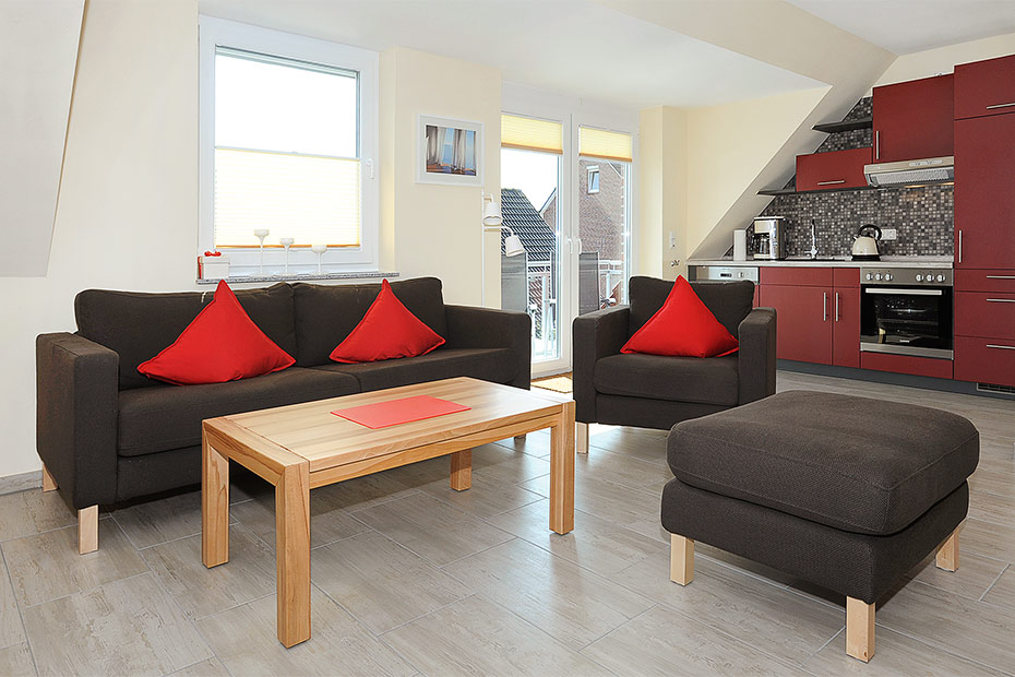 Ferienwohnung „Deichblick“ - Wohnzimmer mit integriertem Küchenbereich