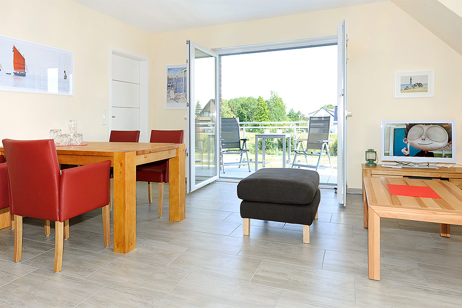 Ferienwohnung „Deichblick“ - Wohnzimmer mit integriertem Küchenbereich