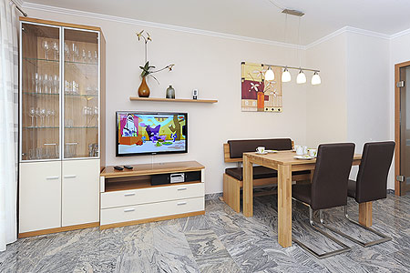 Ferienwohnung „Hamtor“ - Wohnzimmer mit integriertem Küchenbereich