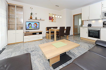 Ferienwohnung „Hamtor“ - Wohnzimmer mit integriertem Küchenbereich
