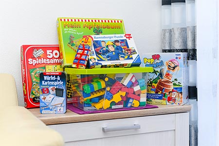 Ferienwohnung „Nordseetor“ - Wohnzimmer mit integriertem Küchenbereich