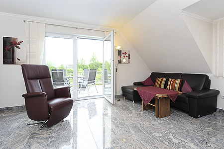 Ferienwohnung „Obertor“ - Wohnzimmer mit integriertem Küchenbereich