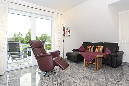Ferienwohnung „Obertor“ - Wohnzimmer mit integriertem Küchenbereich