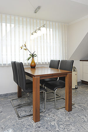 Ferienwohnung „Obertor“ - Wohnzimmer mit integriertem Küchenbereich