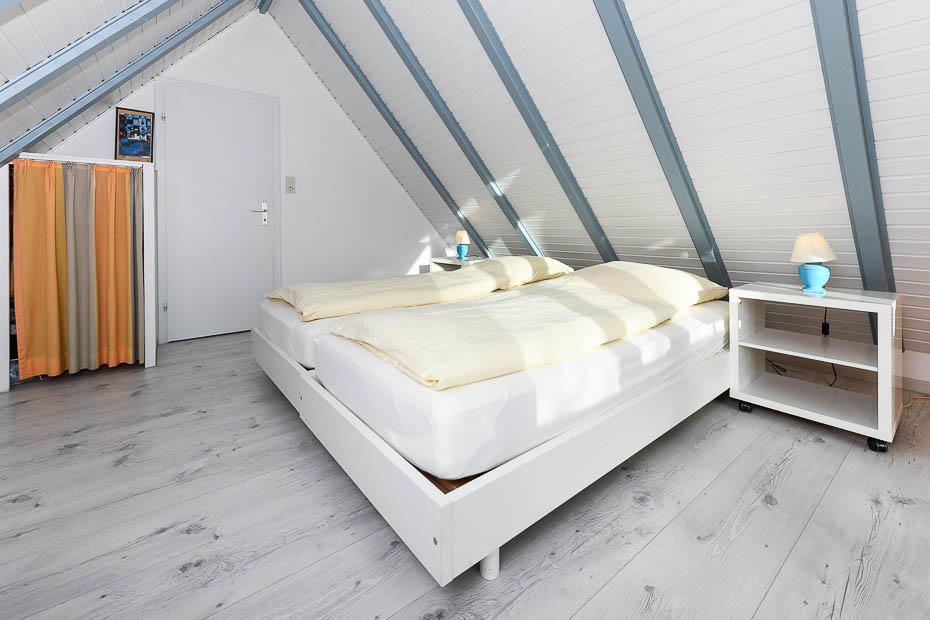 Ferienhaus „Blau-Huus“ - Schlafzimmer 1 mit Wintergarten