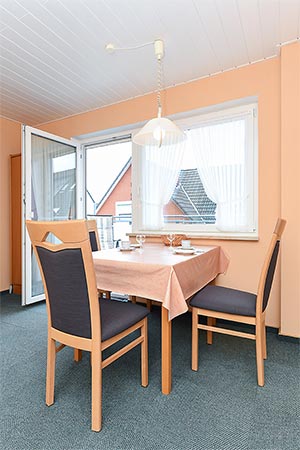 Ferienwohnung 2 - Wohnraum mit integrierter Küche