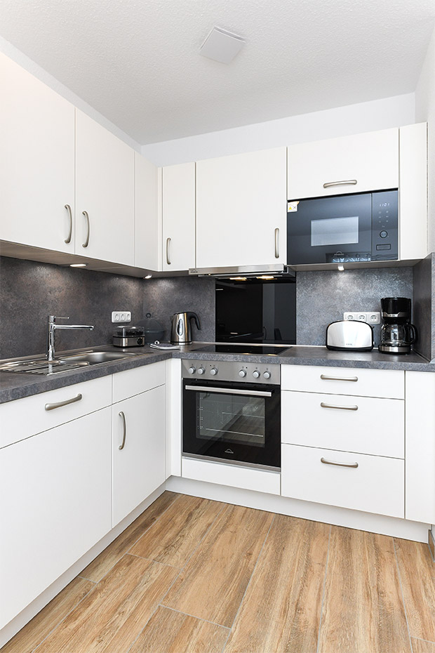 Ferienwohnung „Ebbe“ - Wohnzimmer mit integriertem Küchenbereich