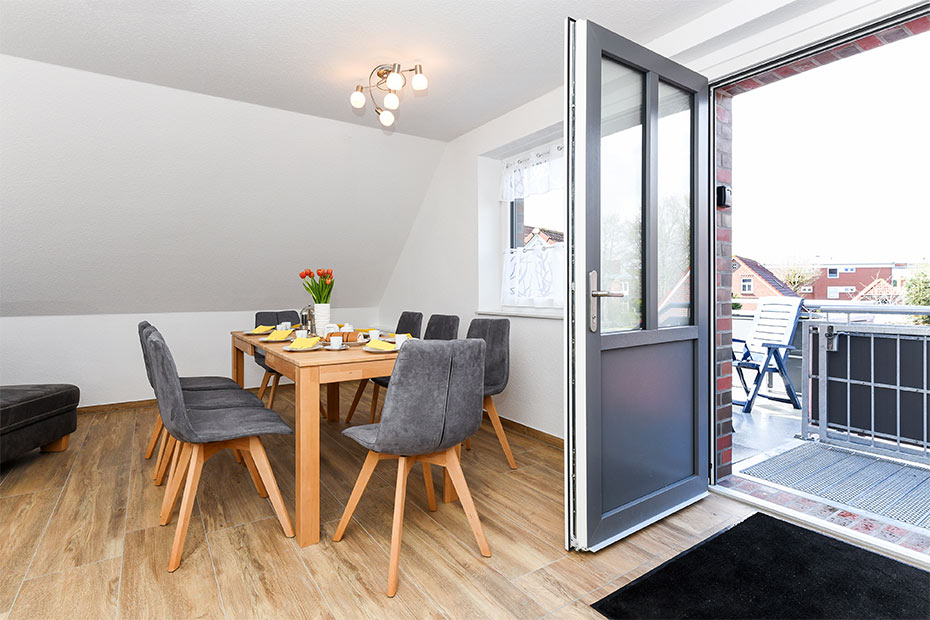 Ferienwohnung „Flut“ - Wohnzimmer mit integriertem Küchenbereich