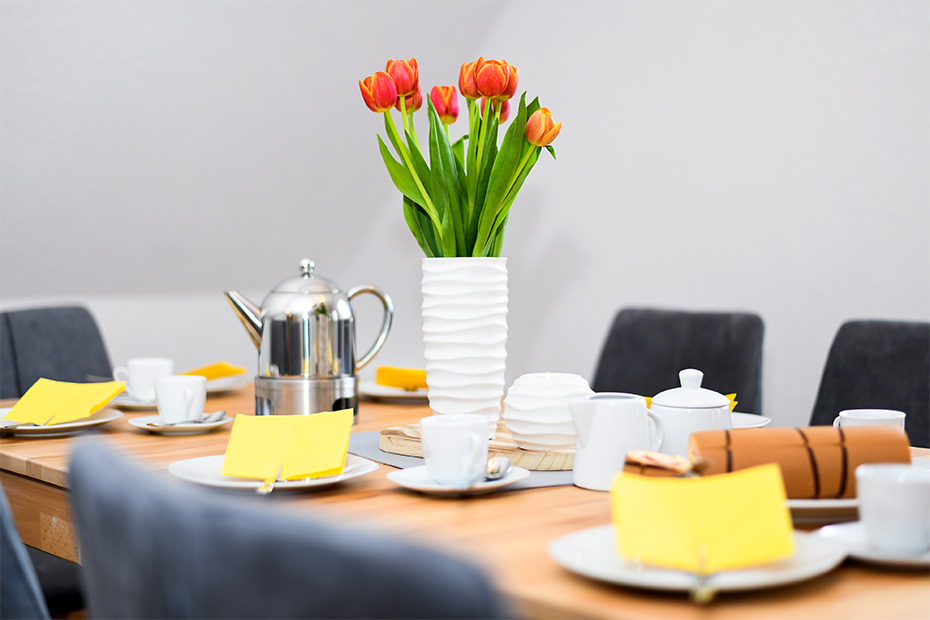 Ferienwohnung „Flut“ - Wohnzimmer mit integriertem Küchenbereich