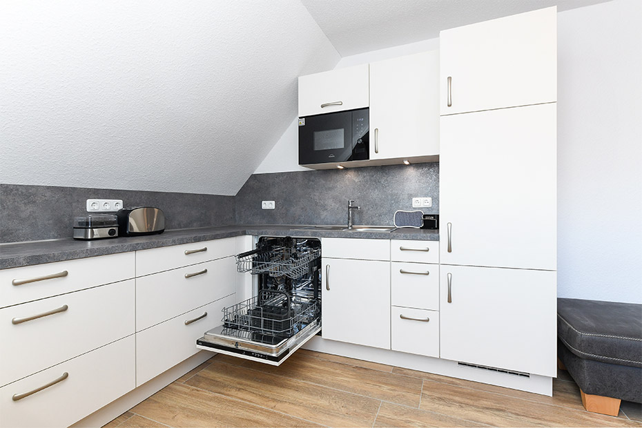 Ferienwohnung „Flut“ - Wohnzimmer mit integriertem Küchenbereich