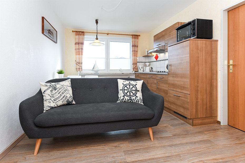 Ferienwohnung 1 - Wohnzimmer mit integriertem Küchenbereich