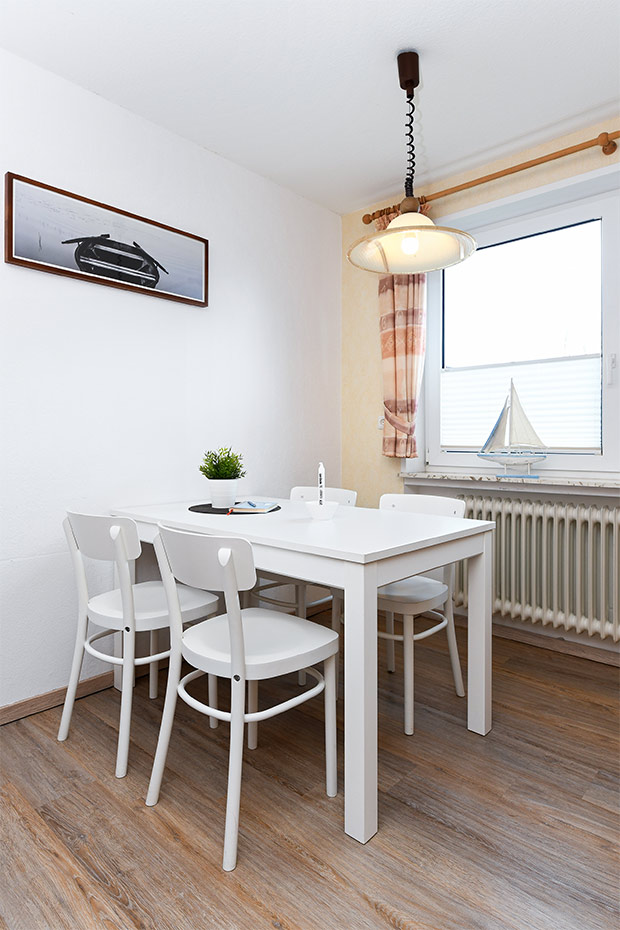 Ferienwohnung 1 - Wohnzimmer mit integriertem Küchenbereich