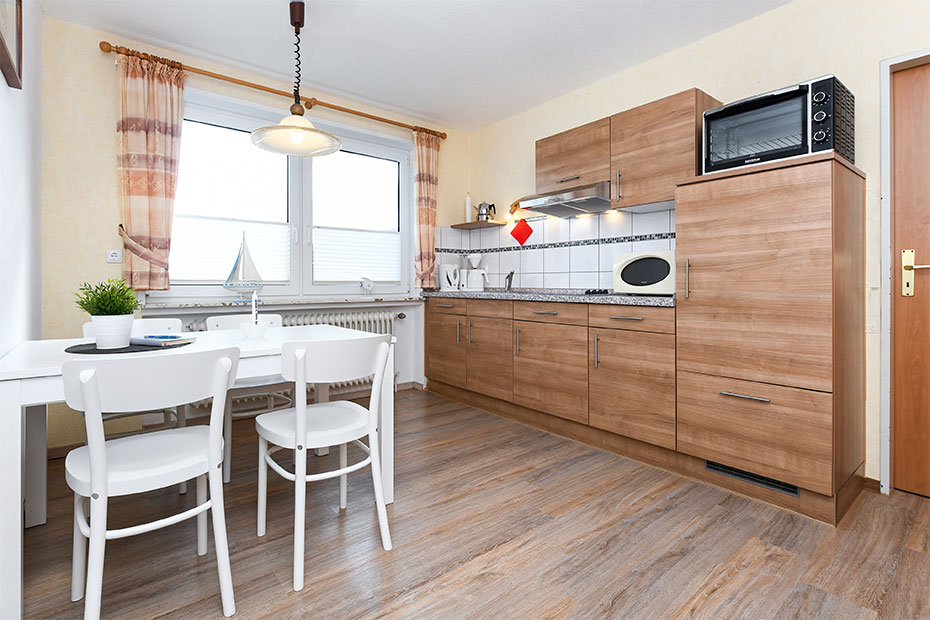 Ferienwohnung 1 - Wohnzimmer mit integriertem Küchenbereich