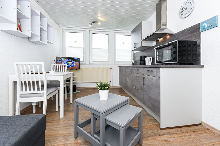 Ferienwohnung 2 - Wohnzimmer mit integriertem Küchenbereich