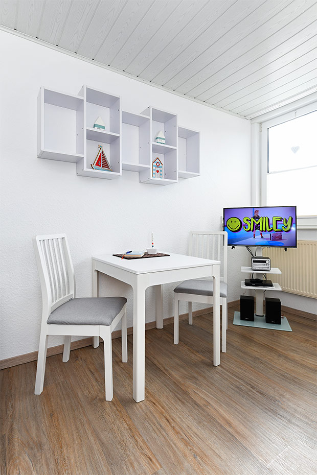 Ferienwohnung 2 - Wohnzimmer mit integriertem Küchenbereich