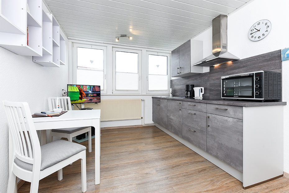 Ferienwohnung 2 - Wohnzimmer mit integriertem Küchenbereich