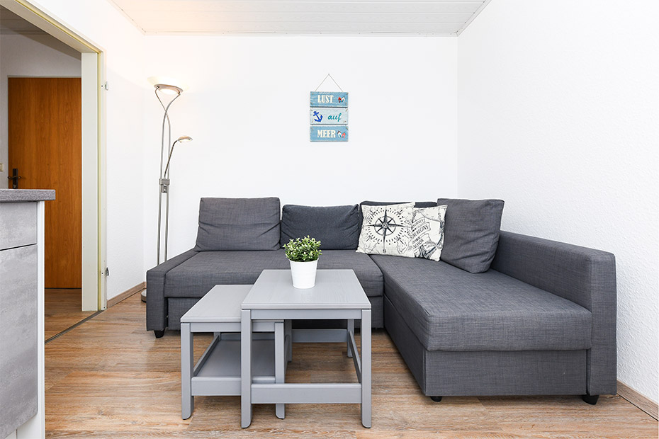 Ferienwohnung 2 - Wohnzimmer mit integriertem Küchenbereich