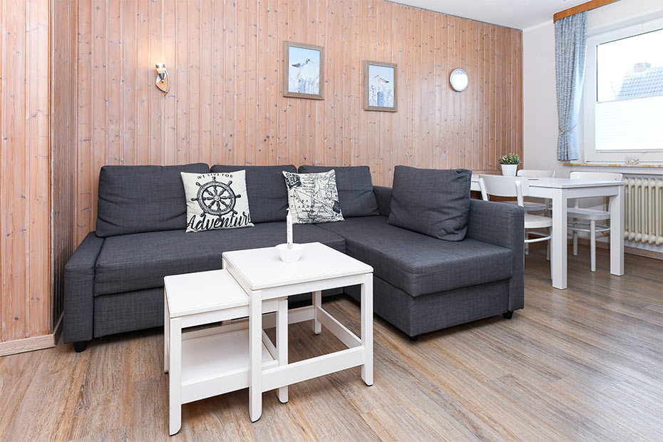 Ferienwohnung 3 - Wohnzimmer mit integriertem Küchenbereich