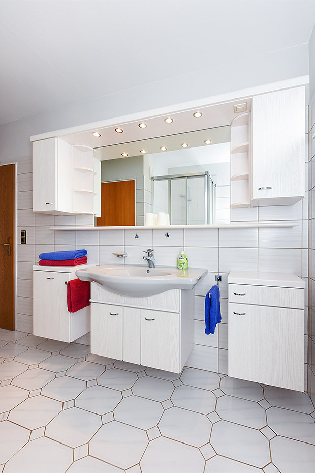 Ferienwohnung 4 - Badezimmer