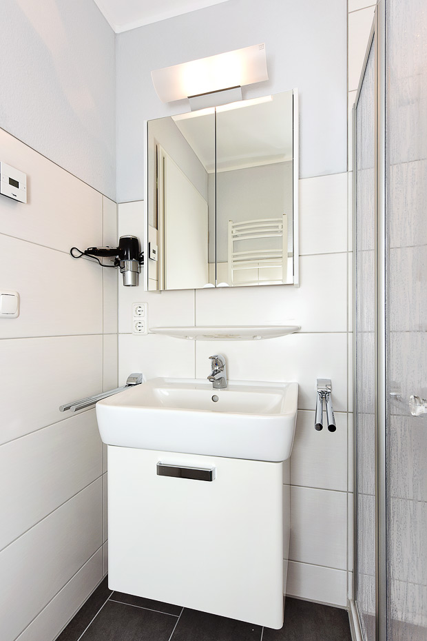 Ferienhaus „Antares“ - Badezimmer im Obergeschoss