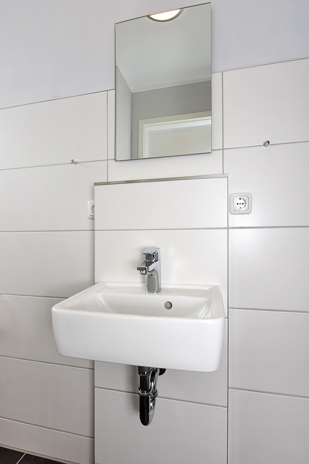 Ferienhaus „Antares“ - Badezimmer im Erdgeschoss