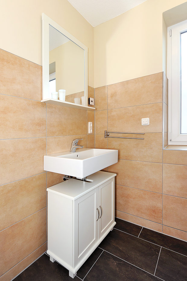 Ferienhaus „Haus Gezeiten“ - Badezimmer im Obergeschoss