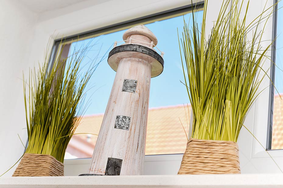 Ferienhaus „Haus Gezeiten“ - Wohnzimmer mit integriertem Küchenbereich