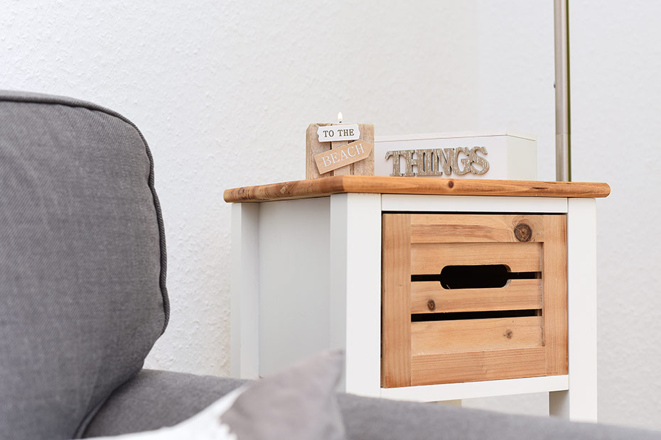 Ferienhaus „Haus Gezeiten“ - Wohnzimmer mit integriertem Küchenbereich