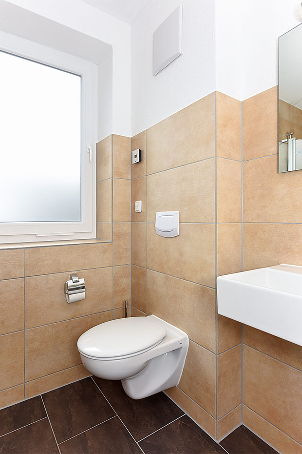 Ferienhaus „Lachmöwe“ - Badezimmer im Erdgeschoss