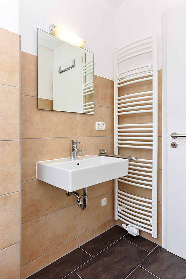 Ferienhaus „Lachmöwe“ - Badezimmer im Erdgeschoss