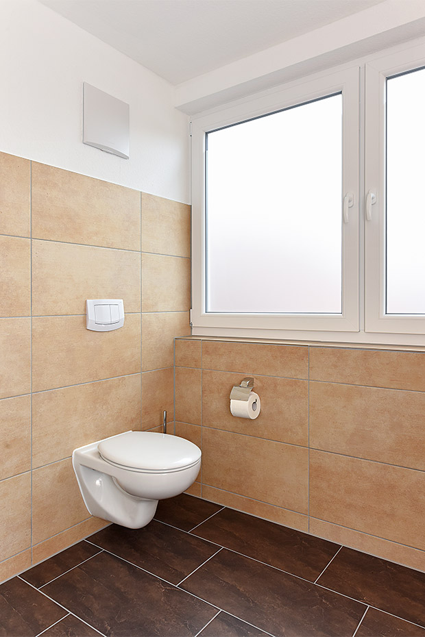 Ferienhaus „Lachmöwe“ - Badezimmer im Obergeschoss