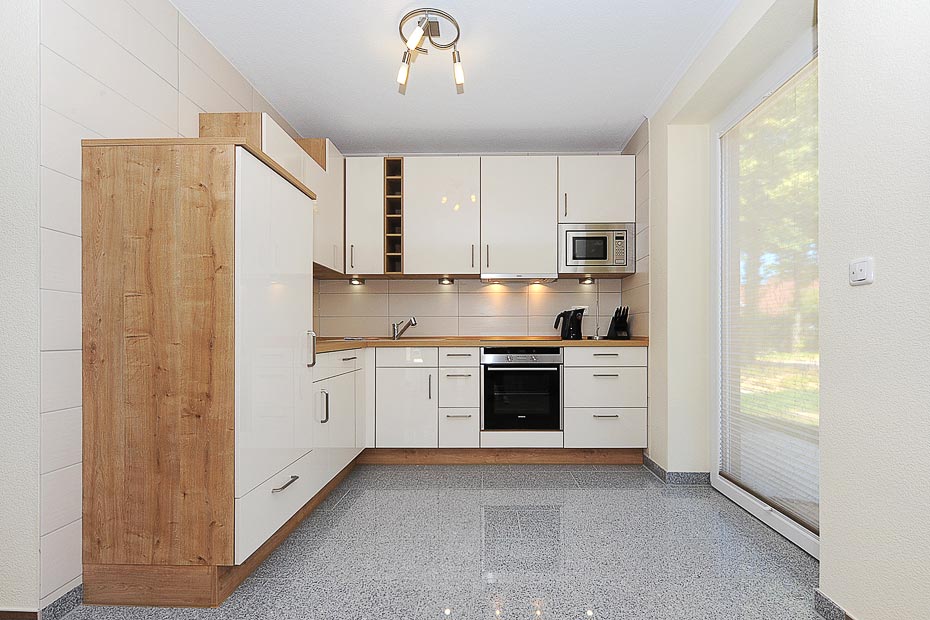 Ferienhaus „Niedertor“ - Wohnzimmer mit integriertem Küchenbereich