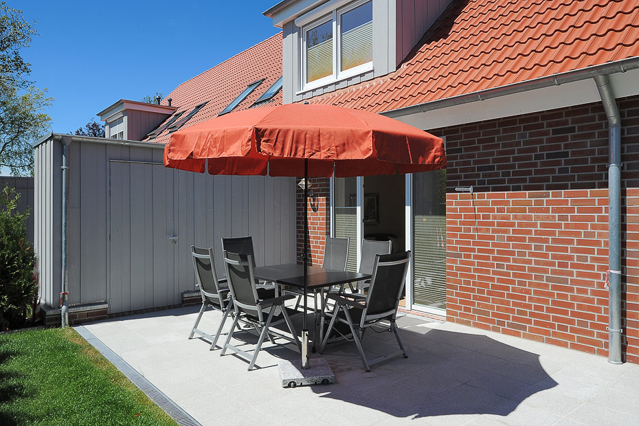 Ferienhaus „Niedertor“ - Außenansicht mit Terrasse